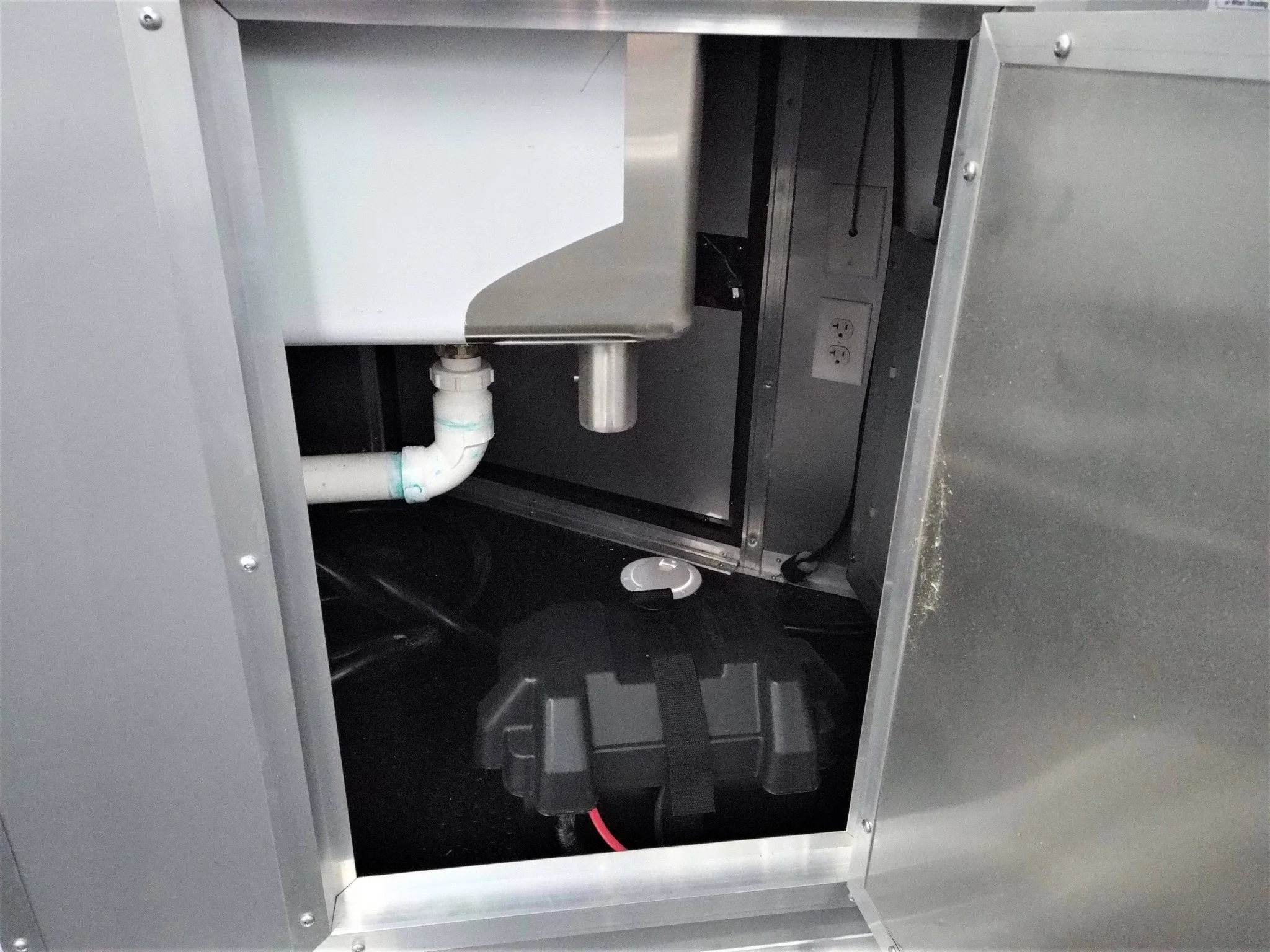 525-8.5-x-22-black-out-concession-food-trailer-16.webp 8.5' x 22' Black Out Concession Food Trailer