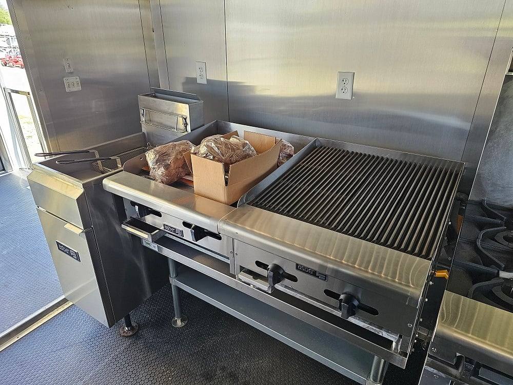609-8.5-x-22-white-concession-trailer-bbq-porch-food-event-catering-22.jpg 8.5' X 22' White Concession Trailer BBQ Porch Food Event Catering