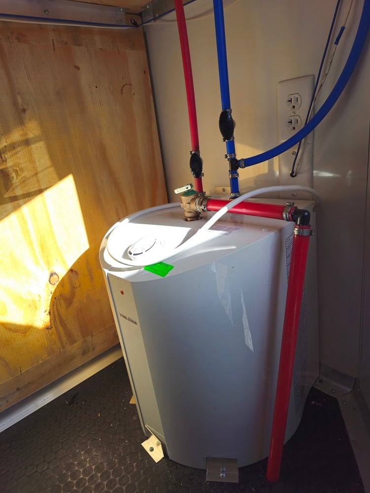 655-8.5-x-24-charcoal-hair-and-makeup-movie-trailer-11.jpg 8.5' X 24' Charcoal Hair and Makeup Movie Trailer