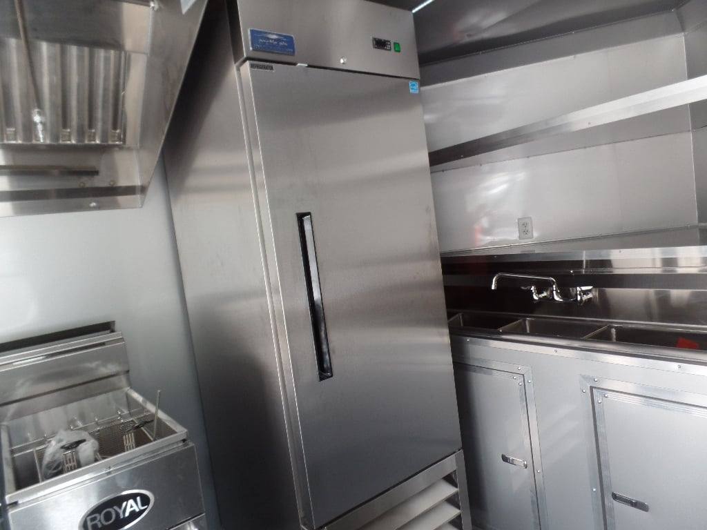 73-8.5-x-16-black-bbq-porch-concession-food-trailer-with-appliances-4.jpg 8.5' x 16' Black BBQ Porch Concession Food Trailer With Appliances