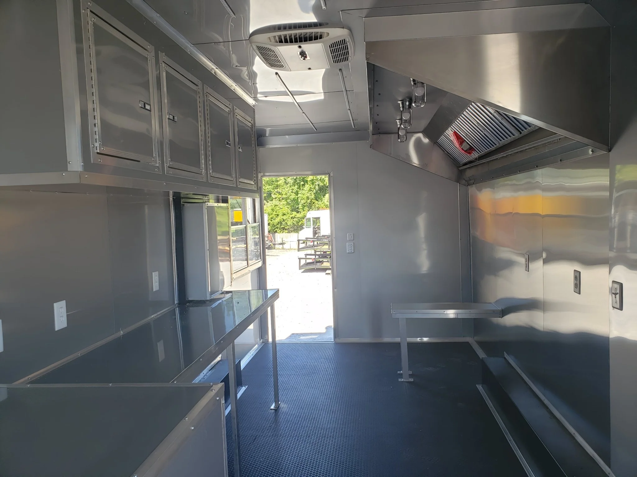 764-8.5-x-24-white-food-concession-trailer-22.webp 8.5' x 24' White Food Concession Trailer