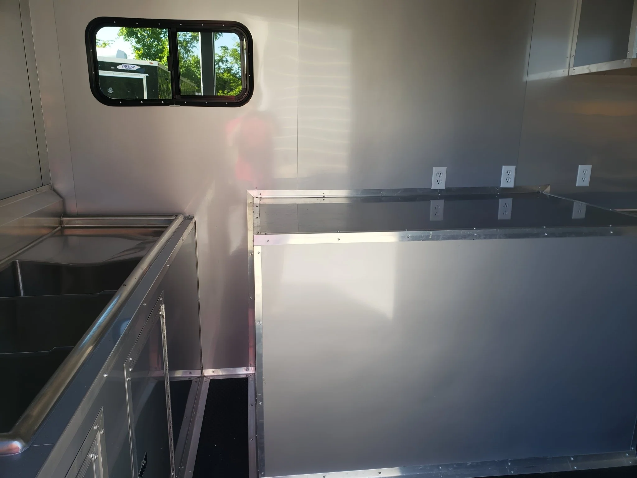 764-8.5-x-24-white-food-concession-trailer-24.webp 8.5' x 24' White Food Concession Trailer