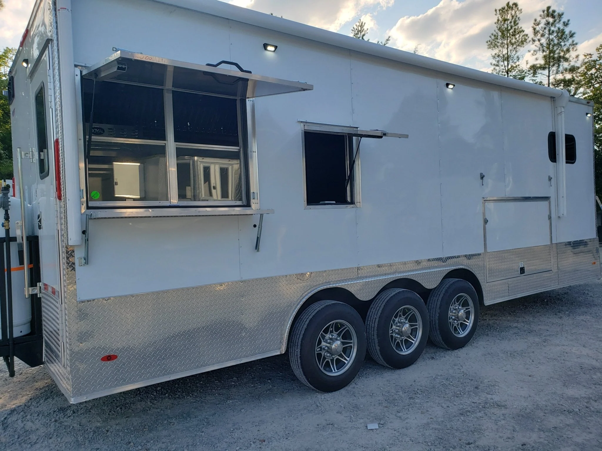 765-8.5-x-24-white-food-vending-concession-trailer-with-appliances-3.webp 8.5' x 24' White Food Vending Concession Trailer With Appliances