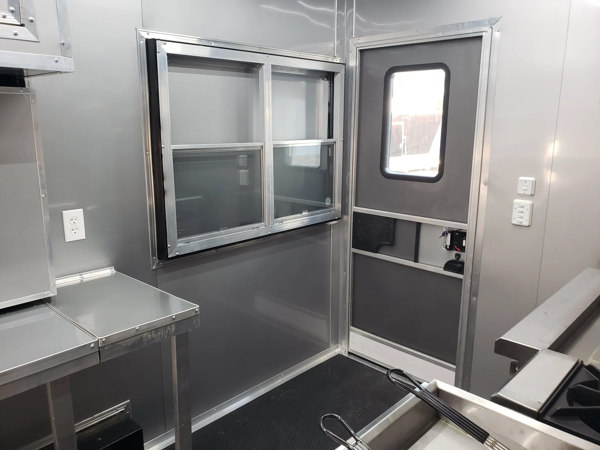765-8.5-x-24-white-food-vending-concession-trailer-with-appliances-30.webp 8.5' x 24' White Food Vending Concession Trailer With Appliances