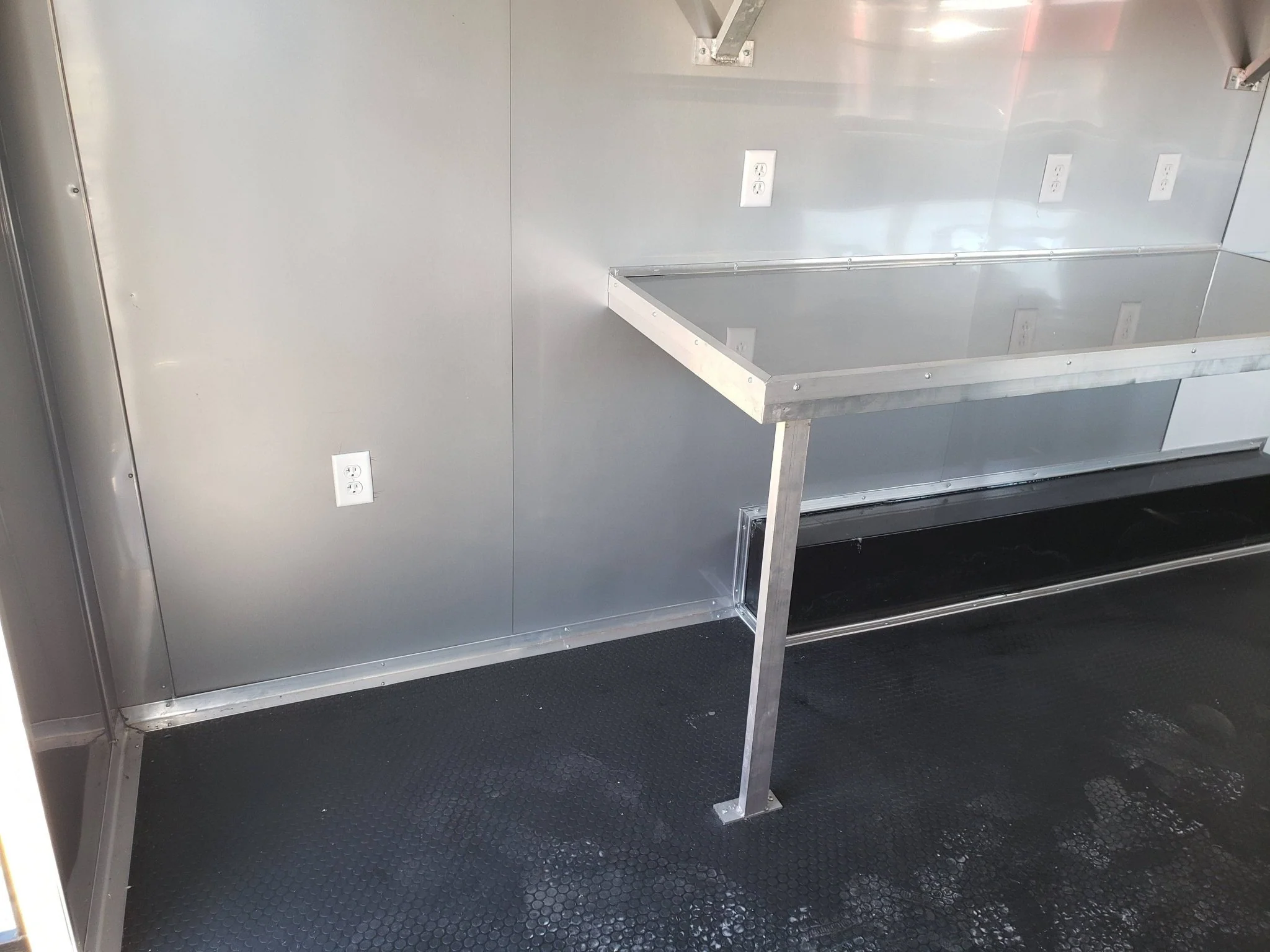 828-8.5-x-27-victory-red-gooseneck-concession-food-trailer-10.webp 8.5' x 27' Victory Red Gooseneck Concession Food Trailer