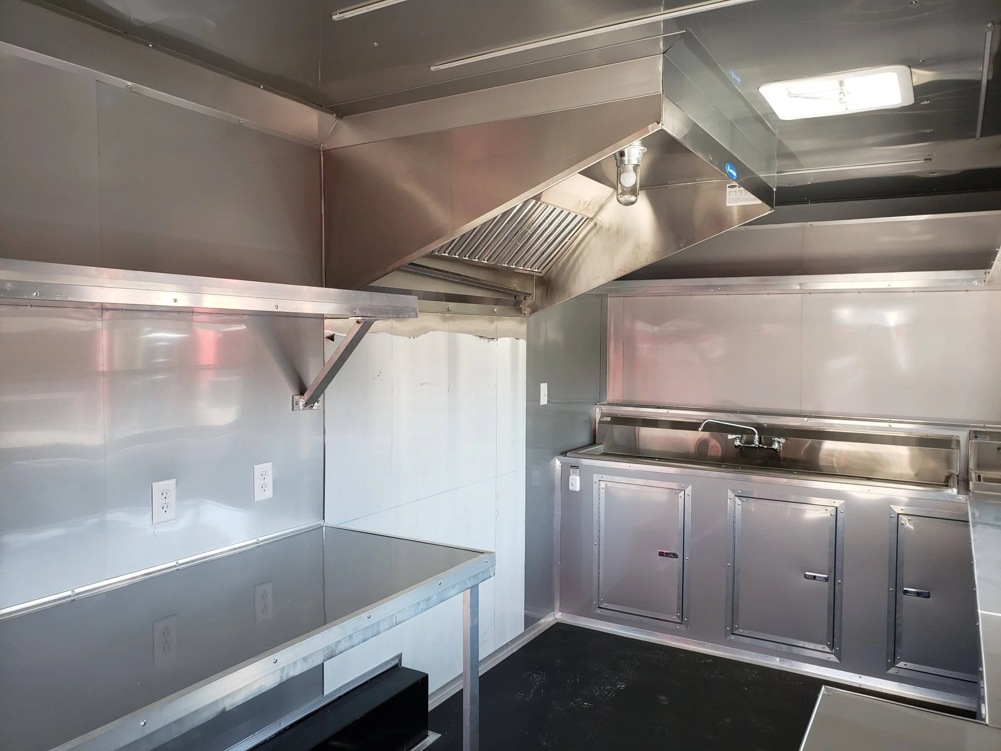 828-8.5-x-27-victory-red-gooseneck-concession-food-trailer-20.webp 8.5' x 27' Victory Red Gooseneck Concession Food Trailer