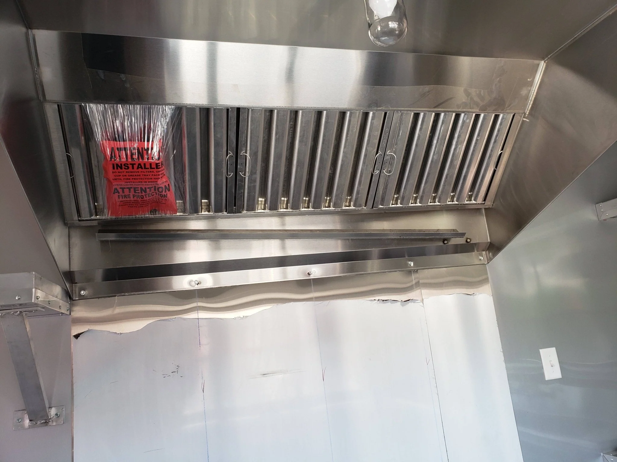 828-8.5-x-27-victory-red-gooseneck-concession-food-trailer-9.webp 8.5' x 27' Victory Red Gooseneck Concession Food Trailer
