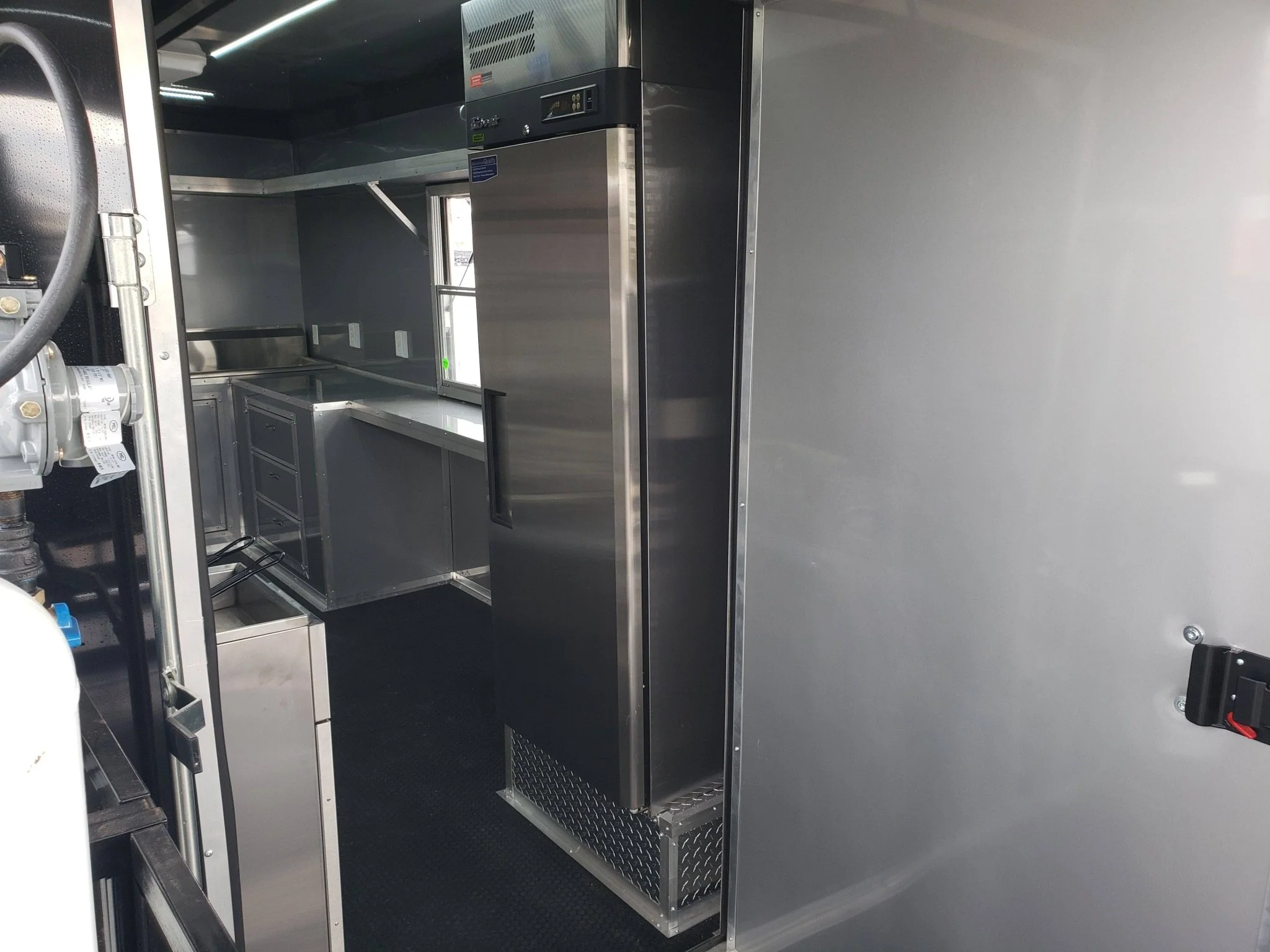 833-8.5-x-28-black-bbq-porch-concession-food-trailer-with-appliances-19.webp 8.5' x 28' Black BBQ Porch Concession Food Trailer With Appliances