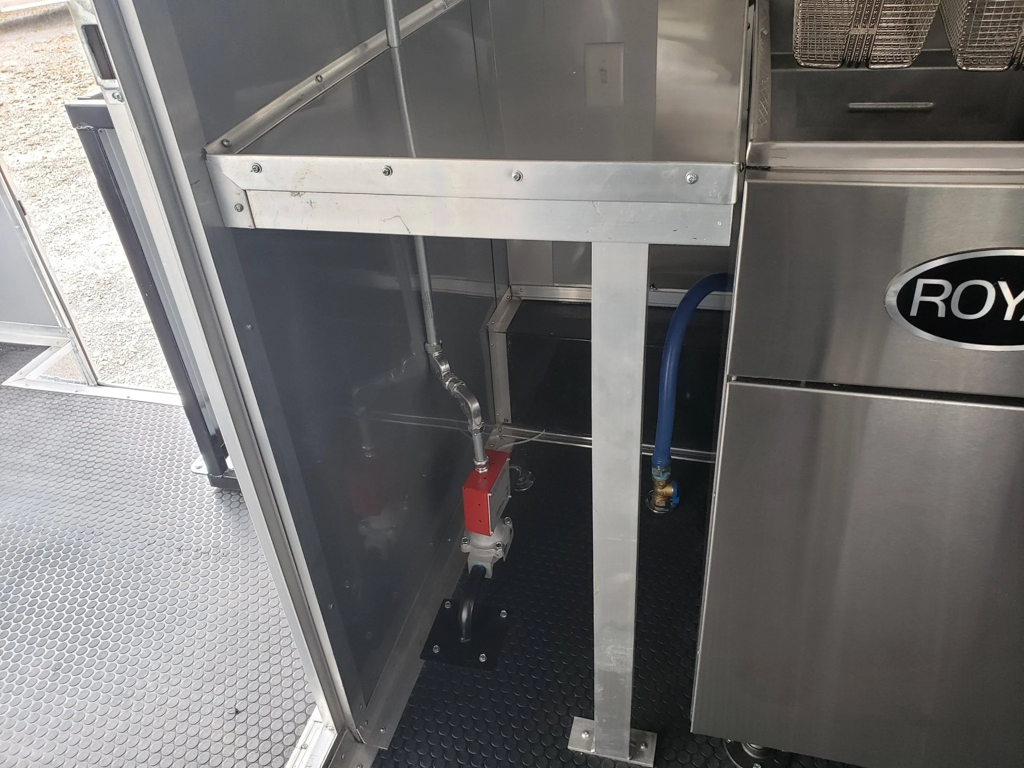 843-8.5-x-28-brandy-wine-bbq-vending-concession-trailer-14.webp 8.5' x 28' Brandy Wine BBQ Vending Concession Trailer