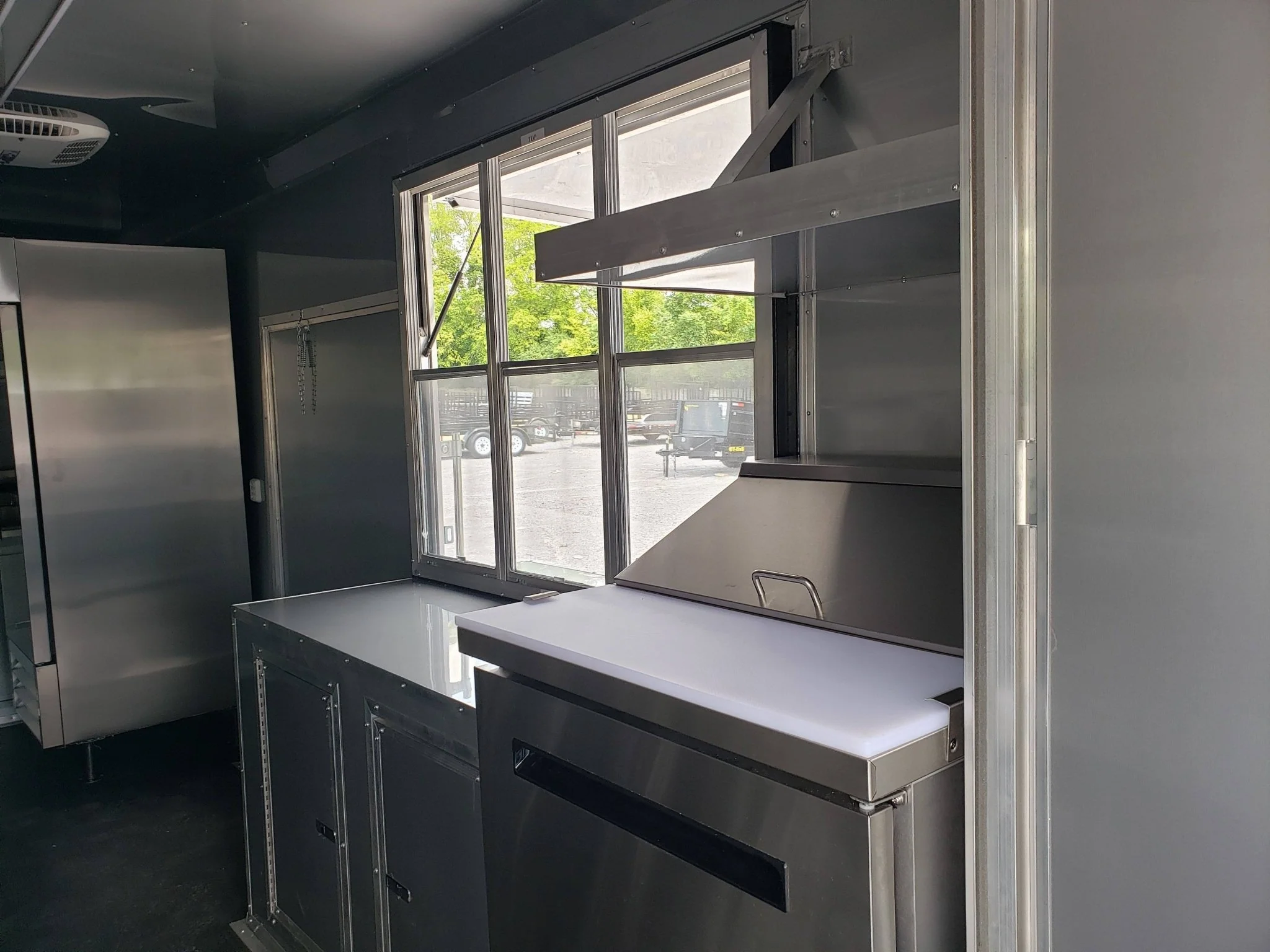 843-8.5-x-28-brandy-wine-bbq-vending-concession-trailer-33.webp 8.5' x 28' Brandy Wine BBQ Vending Concession Trailer