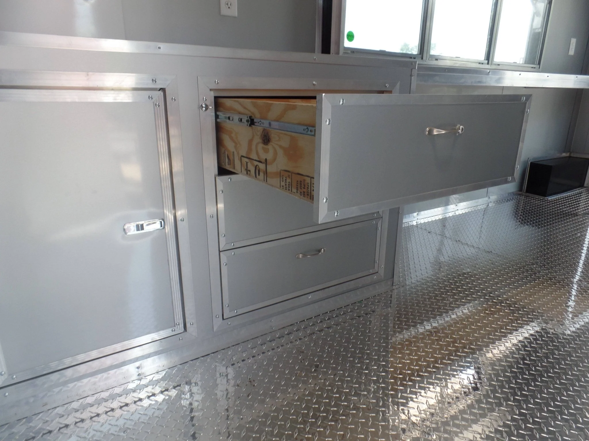 852-8.5-x-28-concession-bbq-food-trailer-red-event-catering-12.webp 8.5' x 28' Concession BBQ Food Trailer Red Event Catering