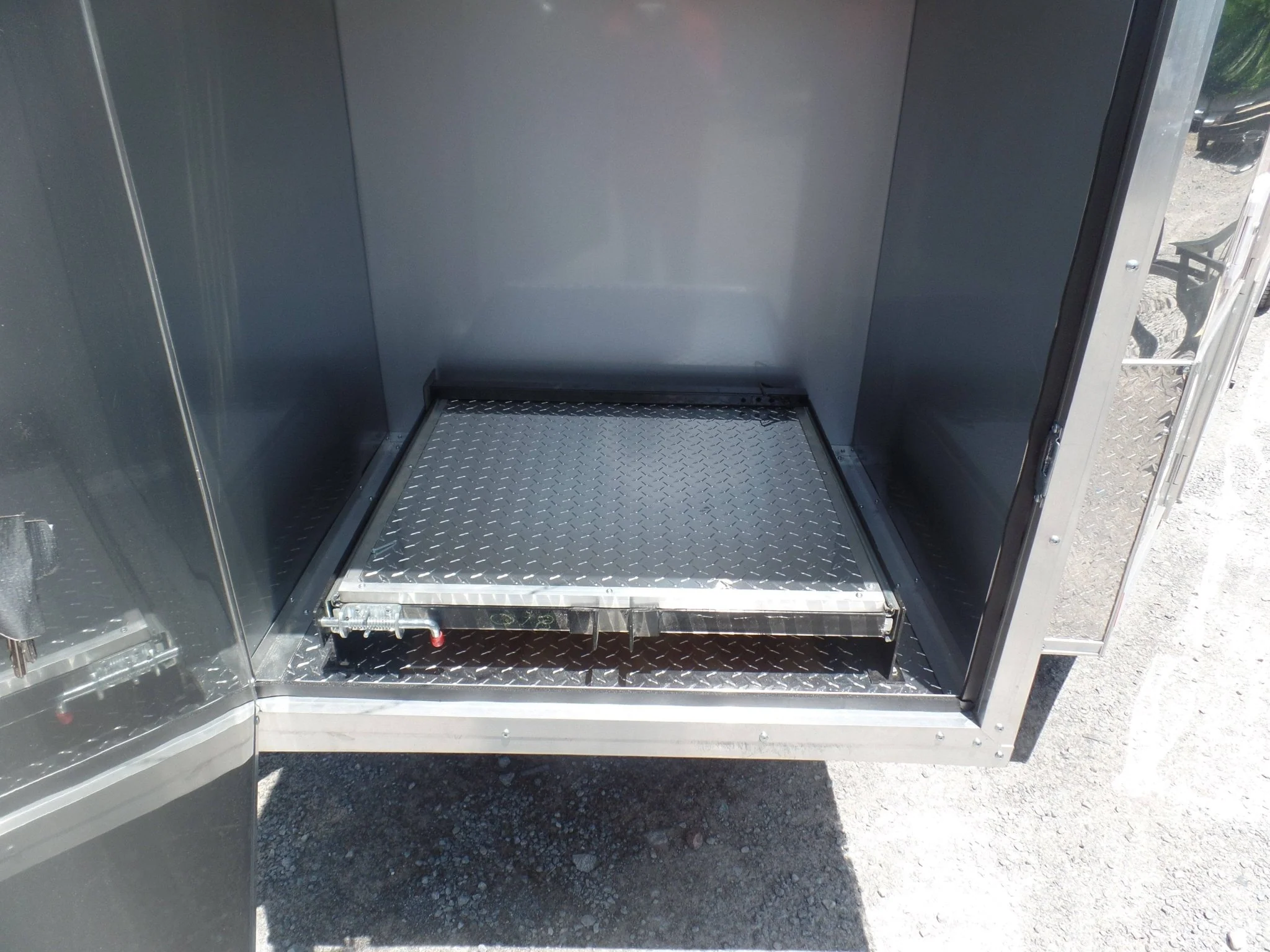 852-8.5-x-28-concession-bbq-food-trailer-red-event-catering-16.webp 8.5' x 28' Concession BBQ Food Trailer Red Event Catering