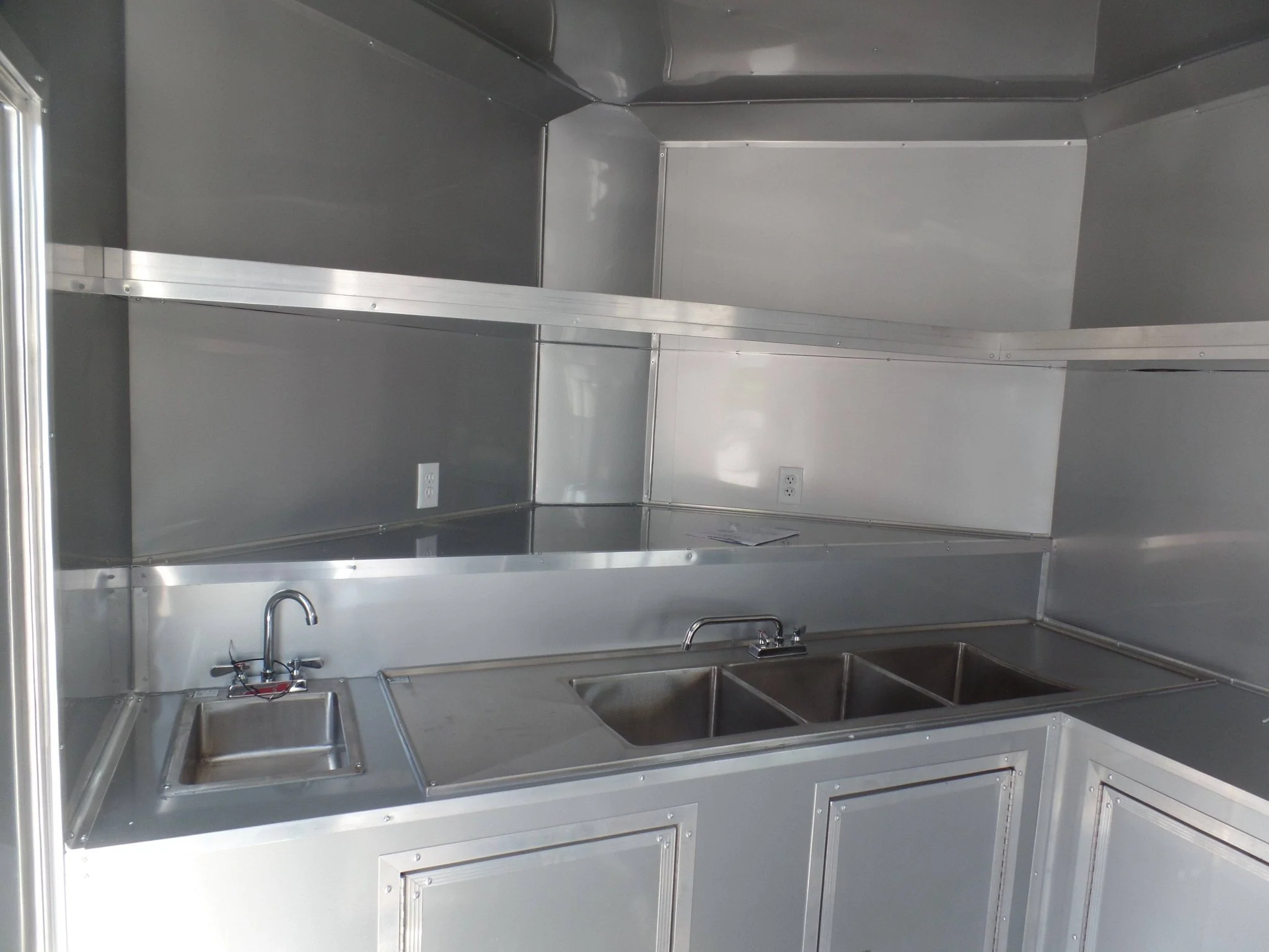 852-8.5-x-28-concession-bbq-food-trailer-red-event-catering-4.webp 8.5' x 28' Concession BBQ Food Trailer Red Event Catering