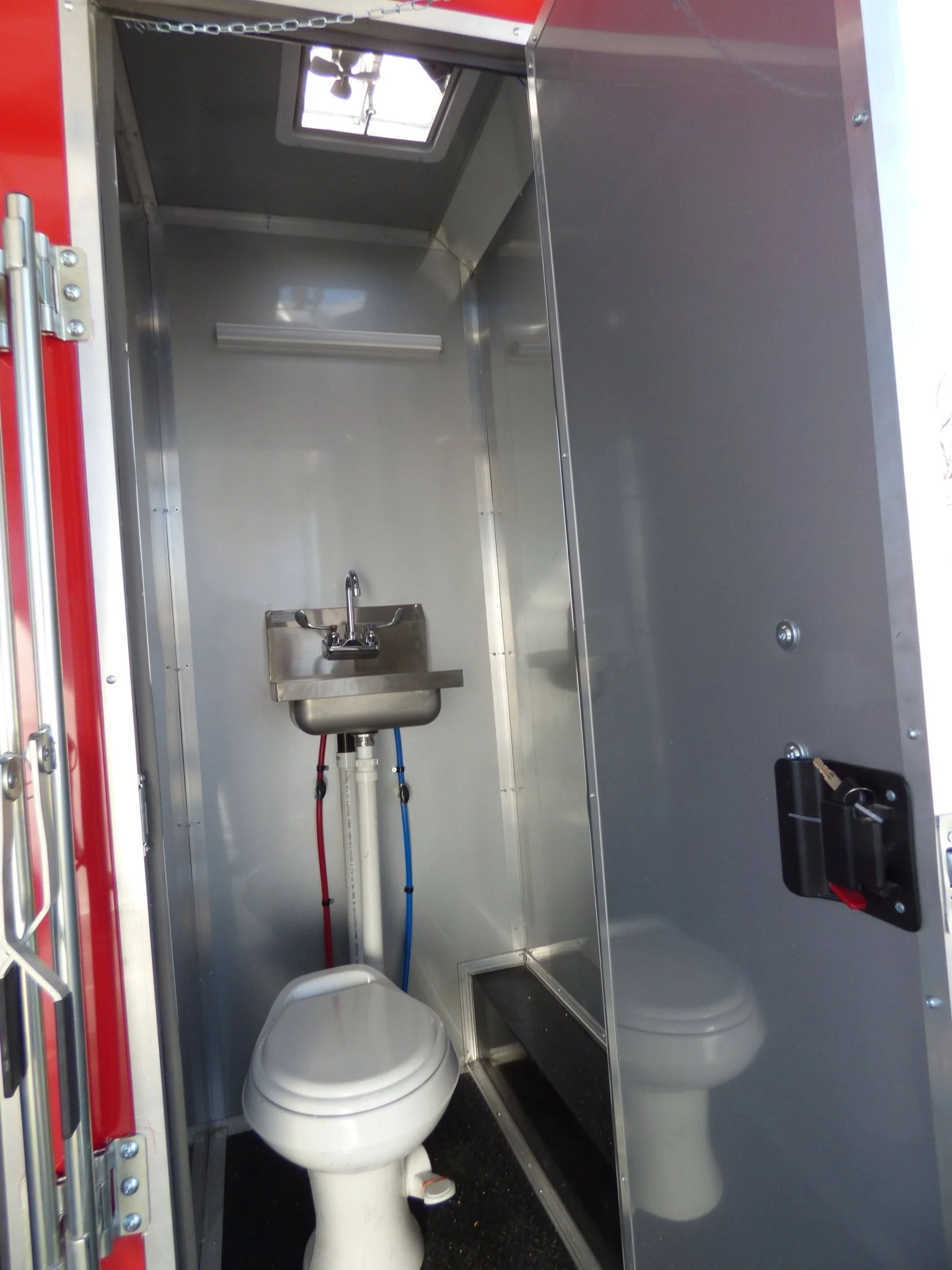903-8.5-x-30-concession-victory-red-bbq-food-event-catering-trailer-12.webp 8.5' X 30' Concession Victory Red BBQ Food Event Catering Trailer