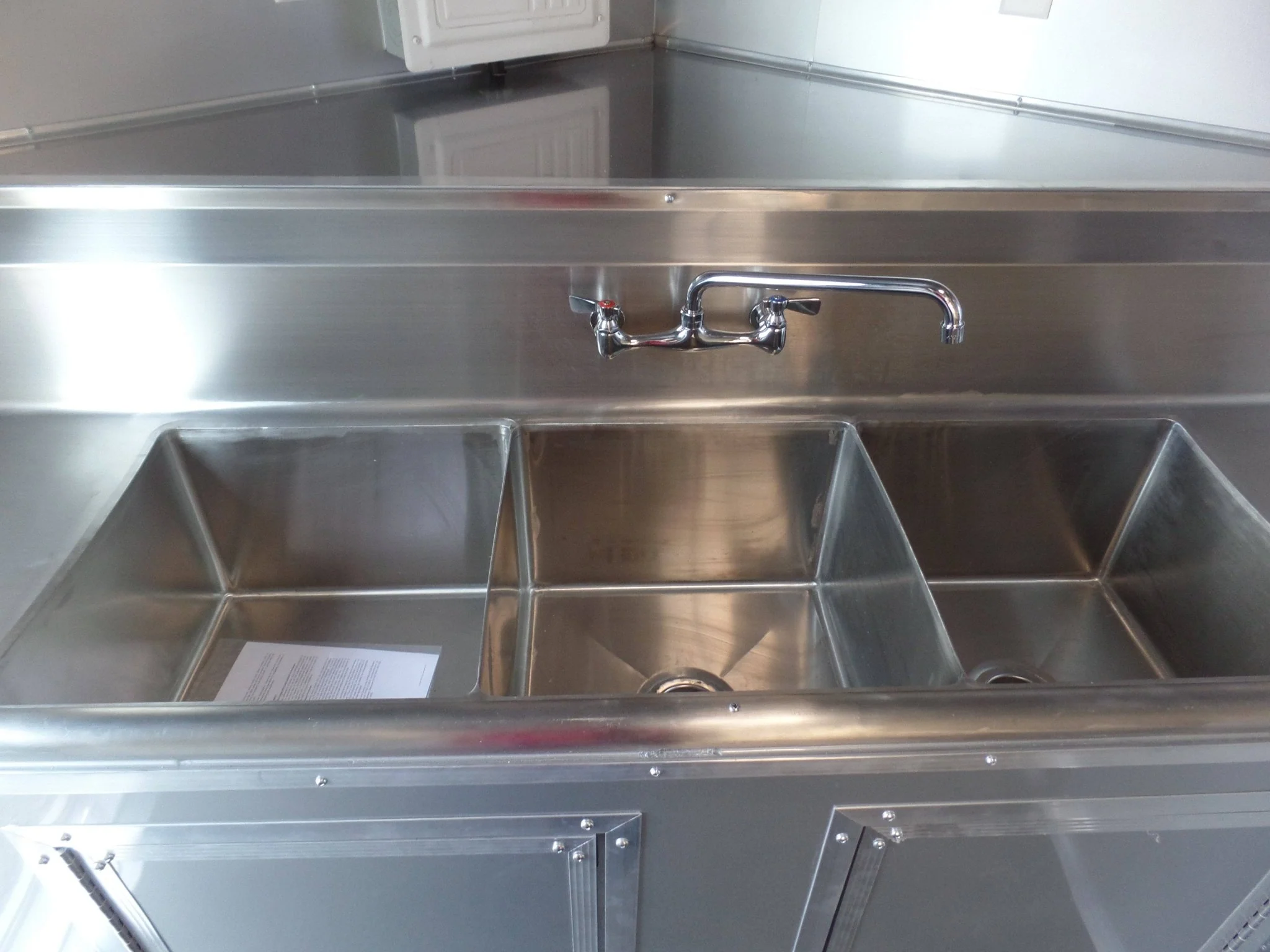 934-8.5-x-32-concession-food-trailer-concession-white-event-catering-11.webp 8.5' x 32' Concession Food Trailer Concession White Event Catering