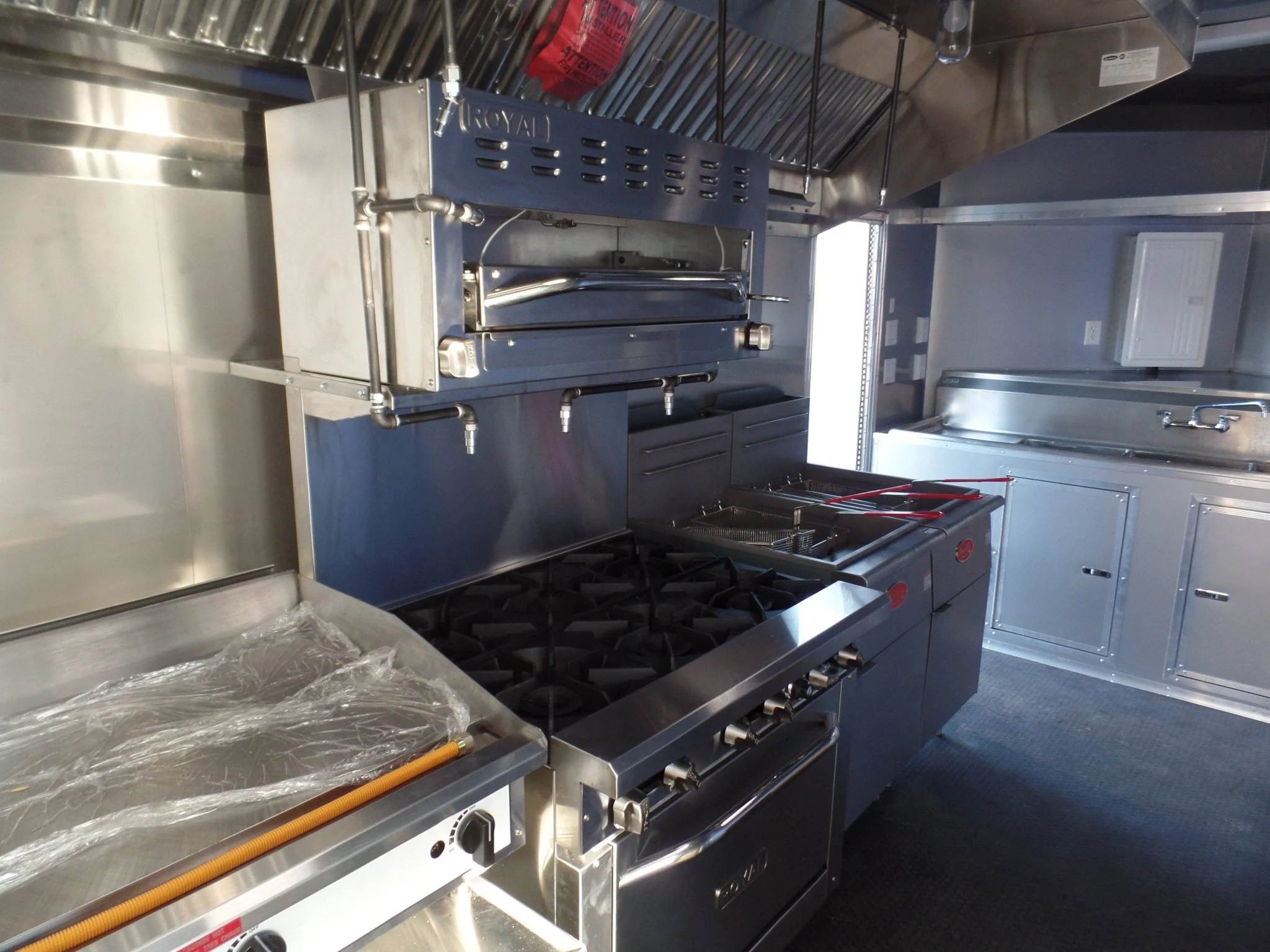 934-8.5-x-32-concession-food-trailer-concession-white-event-catering-19.webp 8.5' x 32' Concession Food Trailer Concession White Event Catering