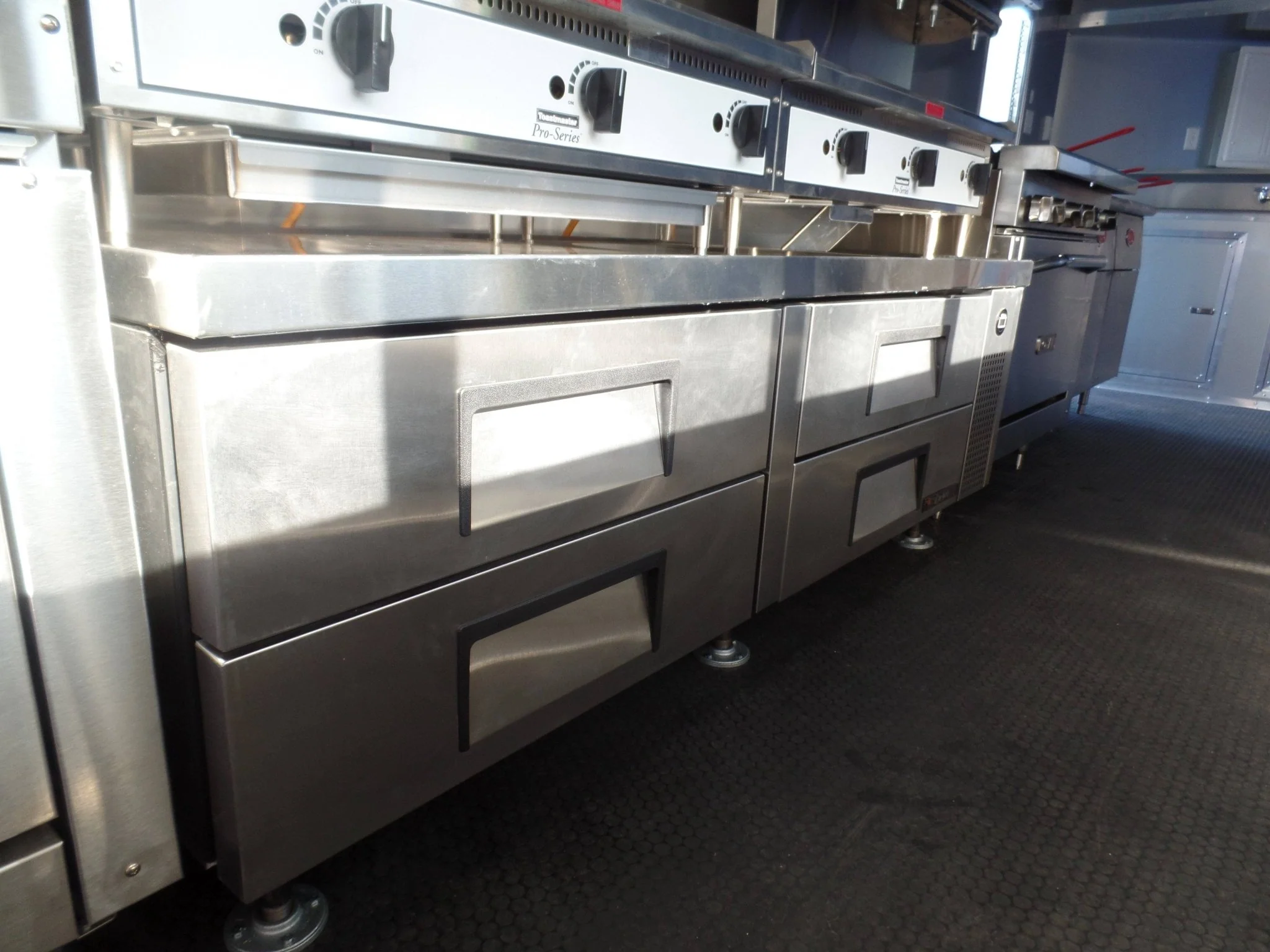 934-8.5-x-32-concession-food-trailer-concession-white-event-catering-25.webp 8.5' x 32' Concession Food Trailer Concession White Event Catering
