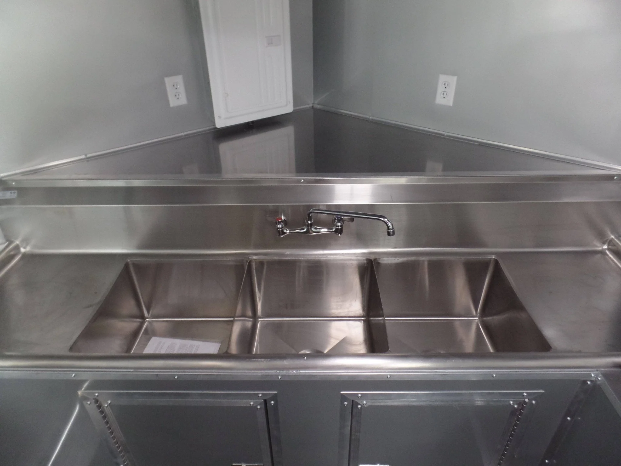 942-8.5-x-32-white-concession-food-trailer-with-appliances-23.webp 8.5' x 32' White Concession Food Trailer With Appliances