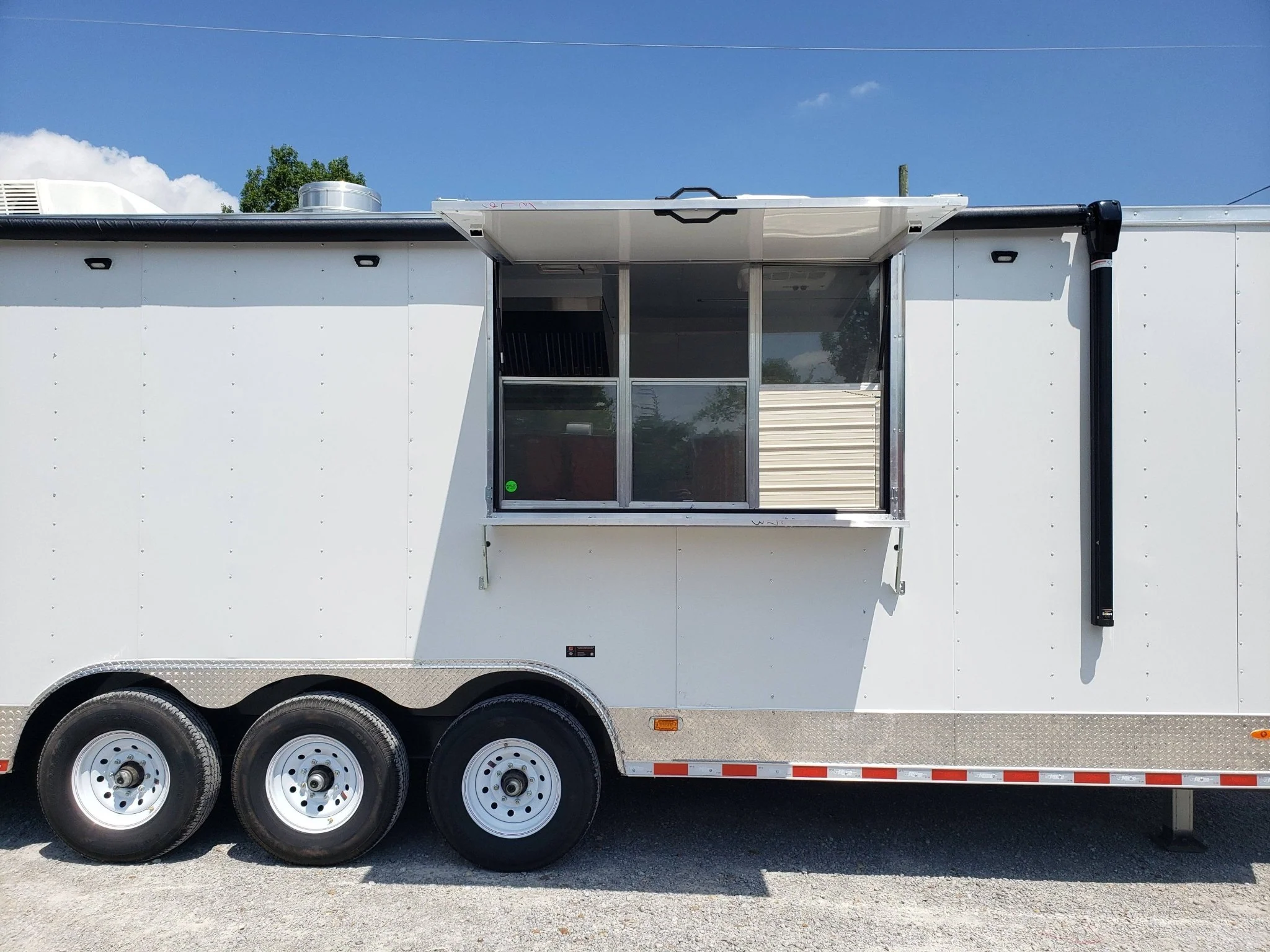 945-8.5-x-32-white-gooseneck-concession-trailer-21.webp 8.5' x 32' White Gooseneck Concession Trailer