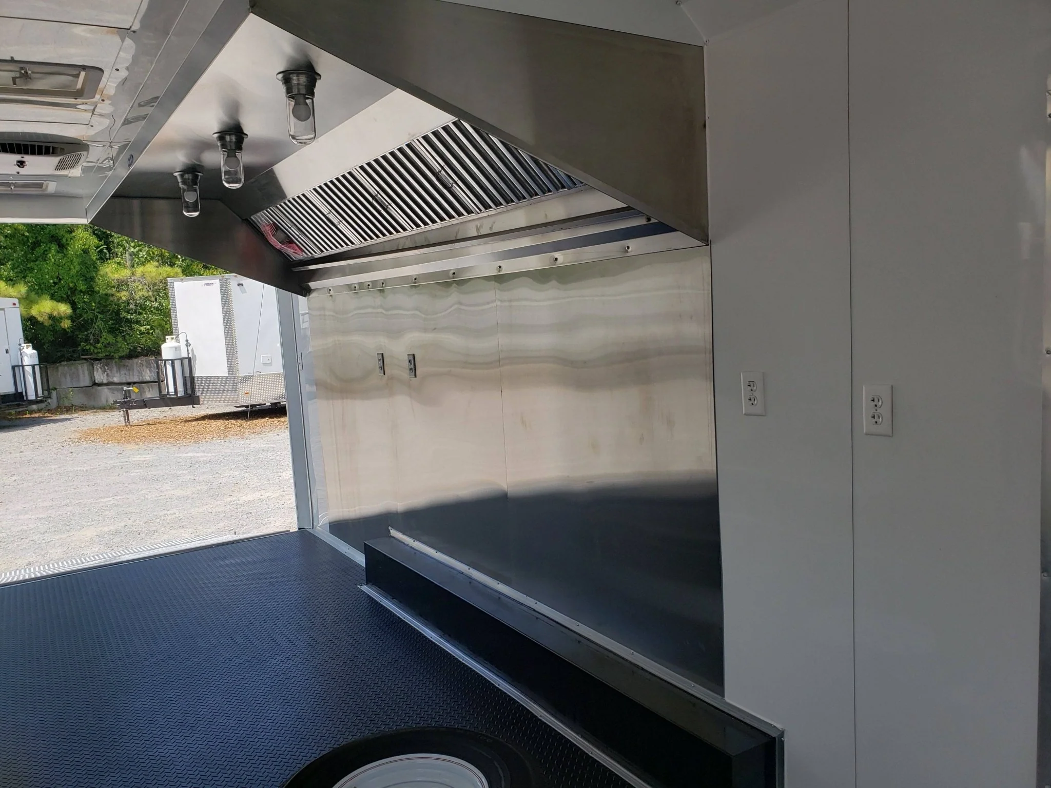 945-8.5-x-32-white-gooseneck-concession-trailer-22.webp 8.5' x 32' White Gooseneck Concession Trailer