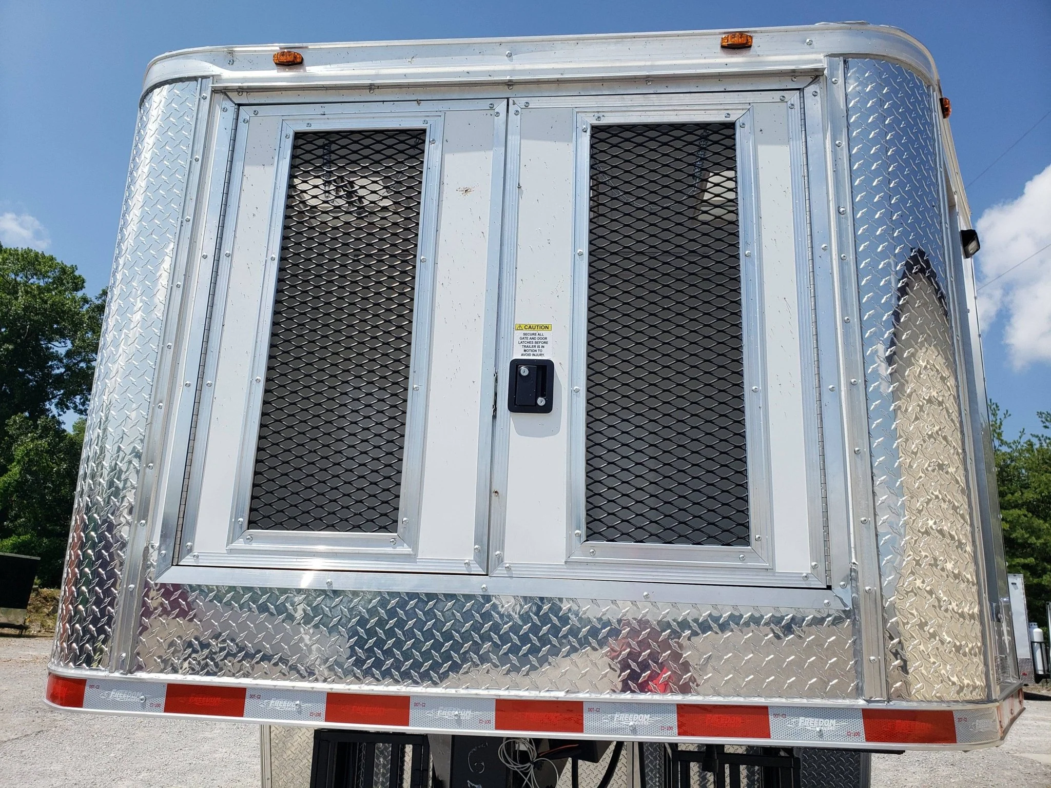 945-8.5-x-32-white-gooseneck-concession-trailer-28.webp 8.5' x 32' White Gooseneck Concession Trailer