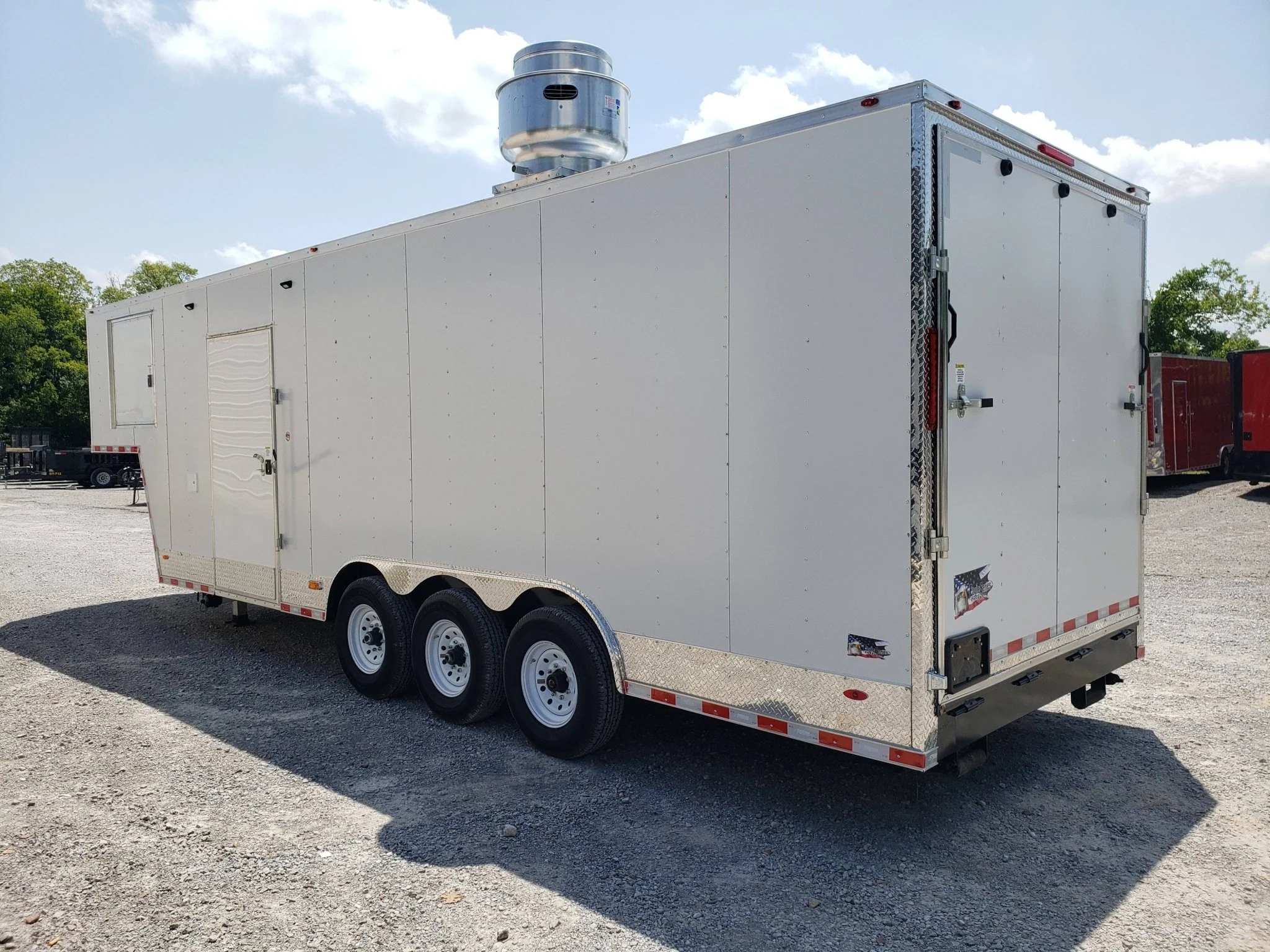 945-8.5-x-32-white-gooseneck-concession-trailer-9.webp 8.5' x 32' White Gooseneck Concession Trailer