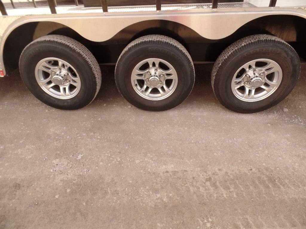 952-8.5-x-34-goose-neck-white-bbq-concession-food-trailer-5.jpg 8.5' x 34' Goose-neck White BBQ Concession Food Trailer