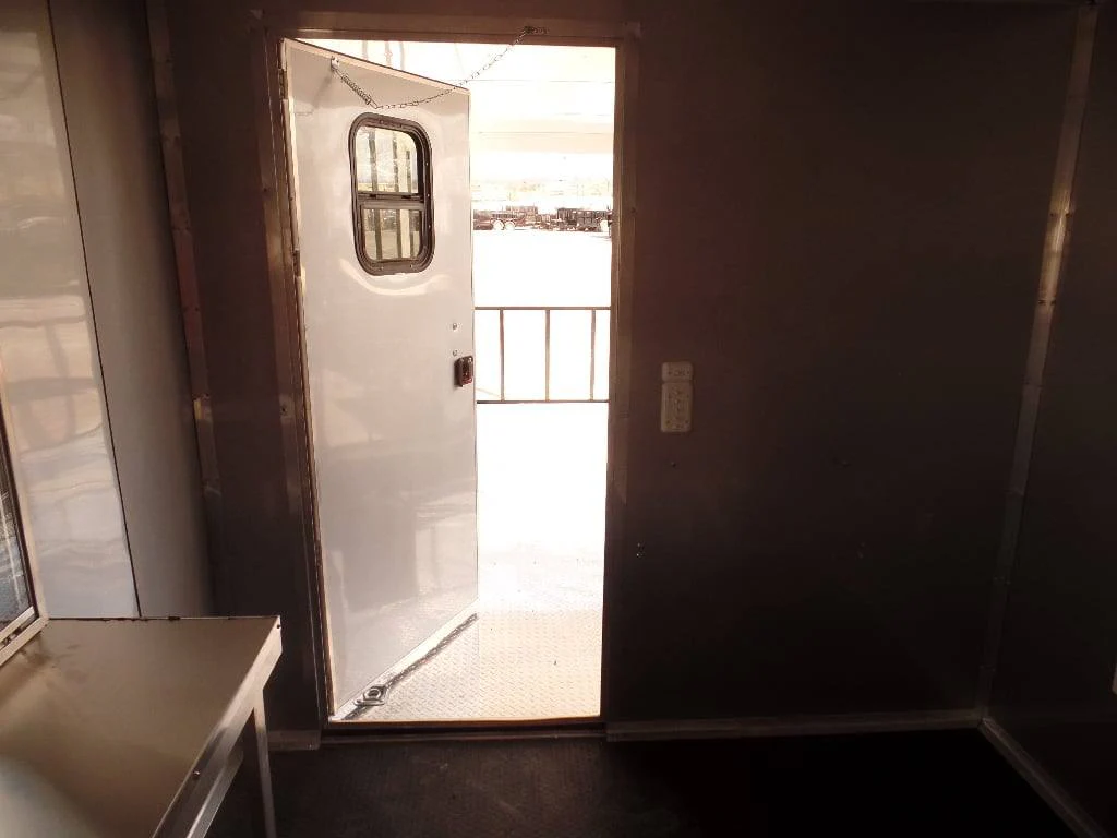 952-8.5-x-34-goose-neck-white-bbq-concession-food-trailer-8.webp 8.5' x 34' Goose-neck White BBQ Concession Food Trailer