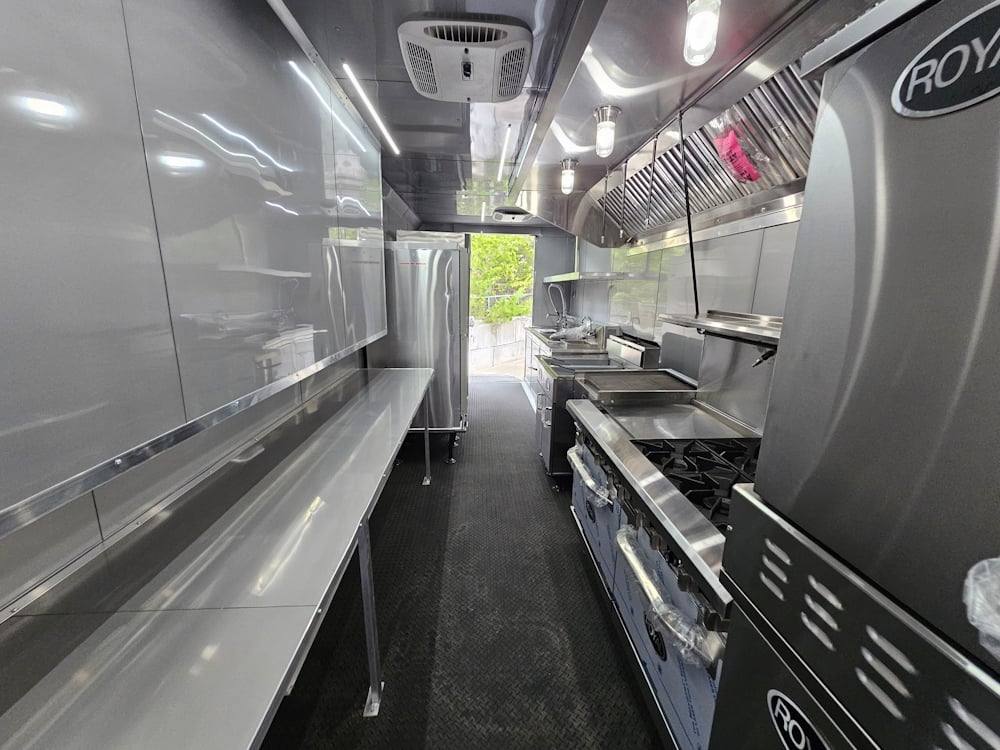 981-8.5-x-44-silver-concession-trailer-food-event-catering-24.jpg 8.5' X 44' Silver Concession Trailer Food Event Catering