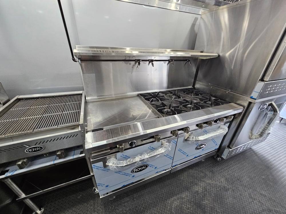981-8.5-x-44-silver-concession-trailer-food-event-catering-37.jpg 8.5' X 44' Silver Concession Trailer Food Event Catering