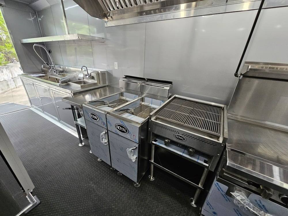 981-8.5-x-44-silver-concession-trailer-food-event-catering-38.jpg 8.5' X 44' Silver Concession Trailer Food Event Catering