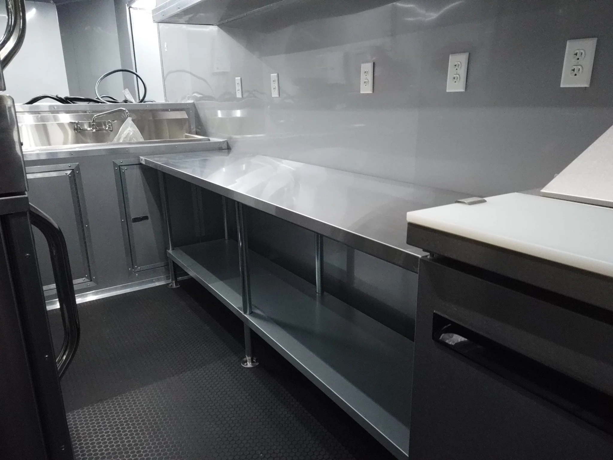 987-8.5-x-46-cobalt-blue-gooseneck-concession-trailer-without-appliances-21.webp 8.5' x 46' Cobalt Blue Gooseneck Concession Trailer (Without Appliances)
