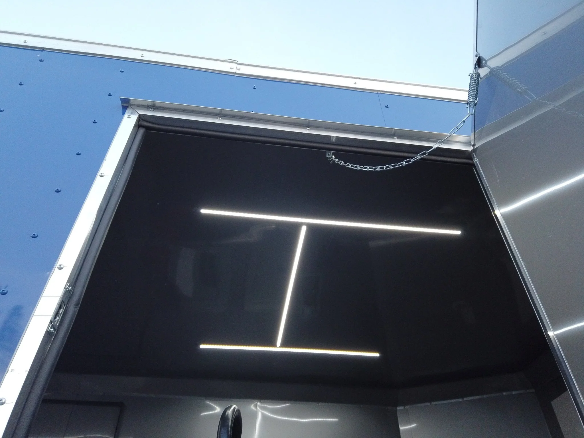 987-8.5-x-46-cobalt-blue-gooseneck-concession-trailer-without-appliances-4.webp 8.5' x 46' Cobalt Blue Gooseneck Concession Trailer (Without Appliances)