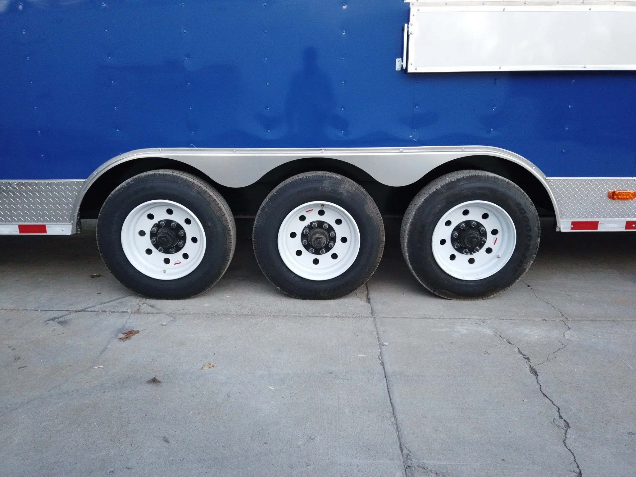 987-8.5-x-46-cobalt-blue-gooseneck-concession-trailer-without-appliances-6.webp 8.5' x 46' Cobalt Blue Gooseneck Concession Trailer (Without Appliances)